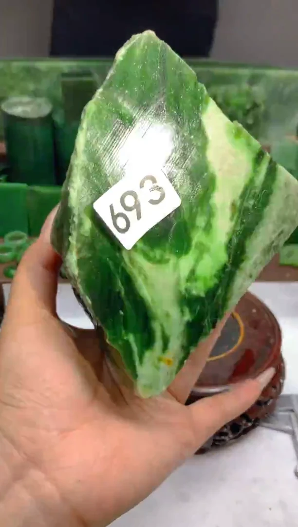 和田玉（碧玉）未镶嵌珠宝半成品693