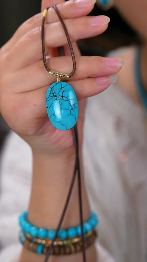 18K金镶嵌绿松石珠宝奇石发一件