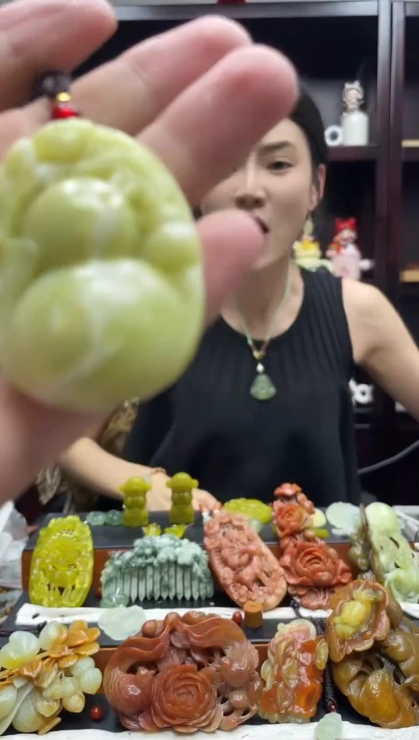 岫玉未镶嵌吊坠·