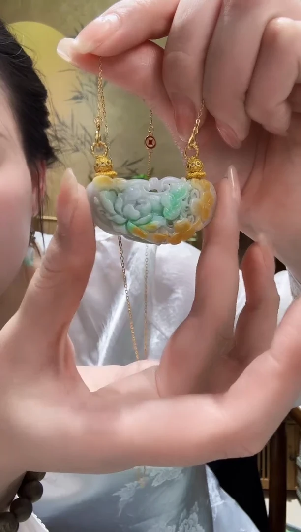 颈饰未镶嵌翡翠吊坠