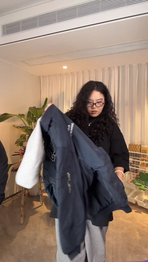 疯狂大勾吧之连帽灰色飞行夹克