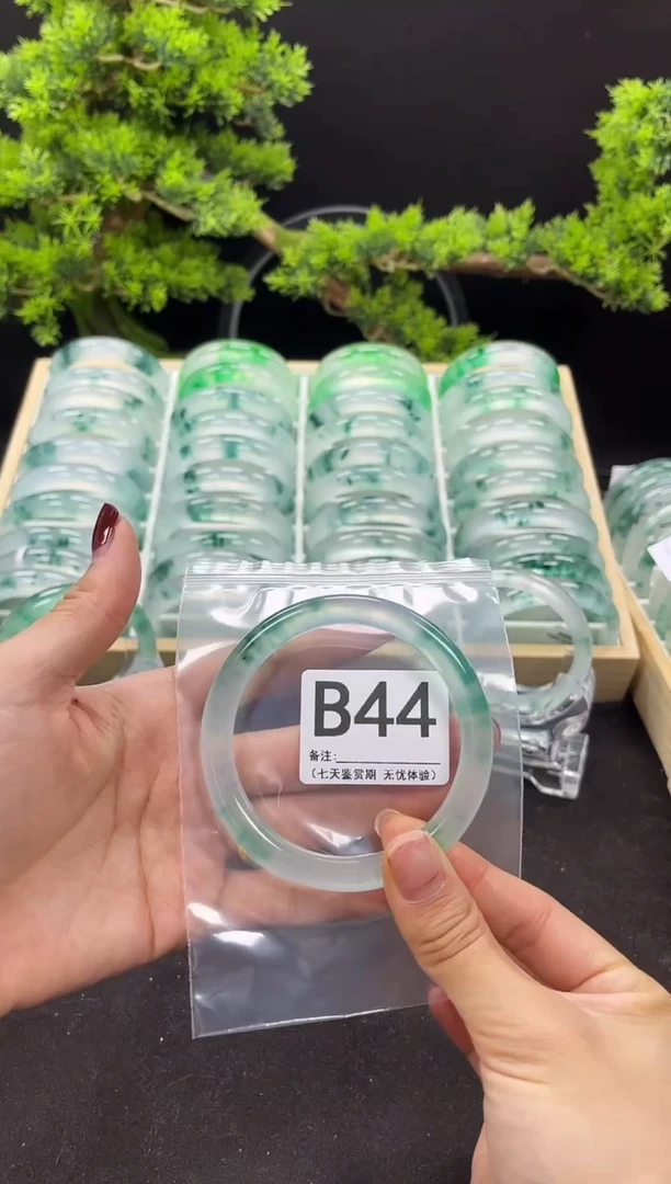 【闪购商品】石英岩玉手镯未镶嵌B44