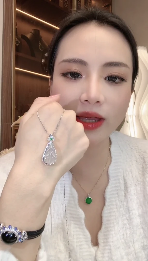【闪购商品】翡翠吊坠(不含链)18K金镶嵌A12 多样性发货一件