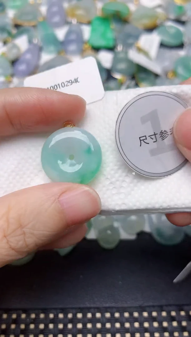 颈饰18K金镶嵌翡翠天然缅甸A货翡翠