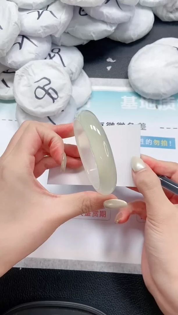 【闪购商品】石英质玉手镯未镶嵌 12L176-56