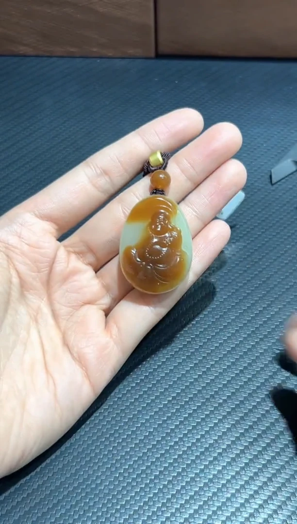吊坠(赠链)未镶嵌和田玉若羌微色差