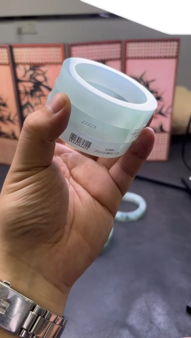 未镶嵌手镯定制翡翠柠*多样性