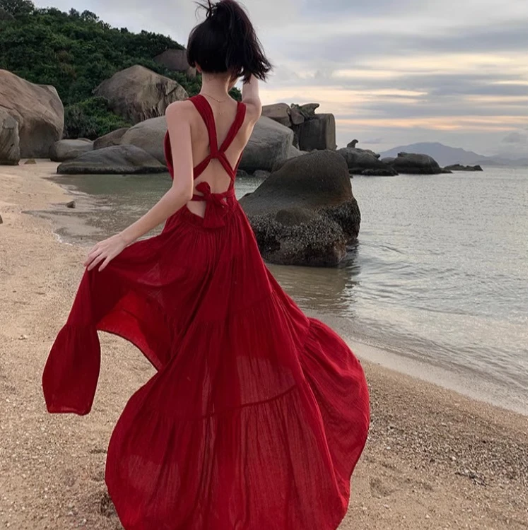 法式纯欲气质露背绑带红色挂脖连衣裙女性感显瘦海边度假拍照长裙
