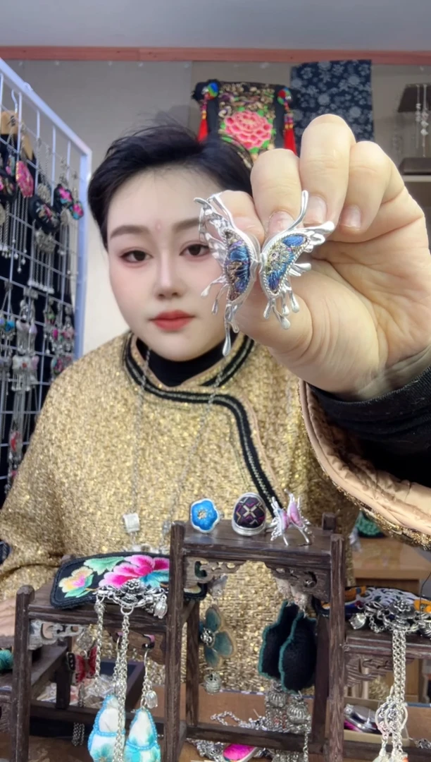 【闪购商品】刺绣纯手工苗绣非遗耳钉款