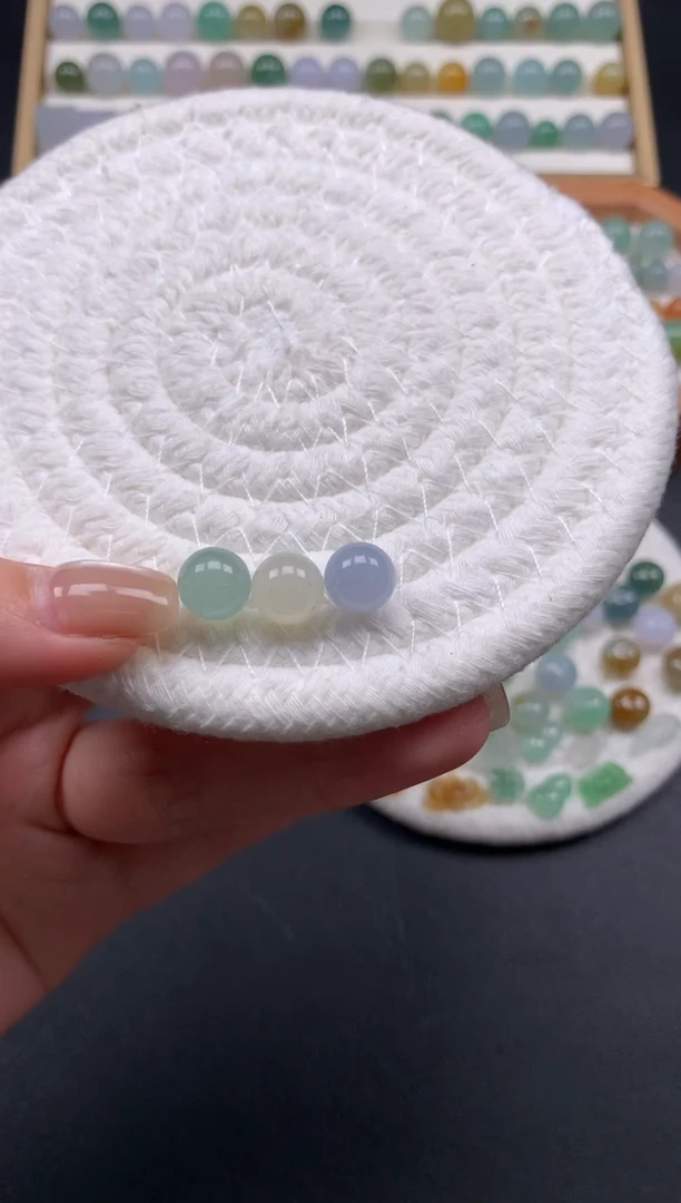 翡翠散珠Y****）天然翡翠D48