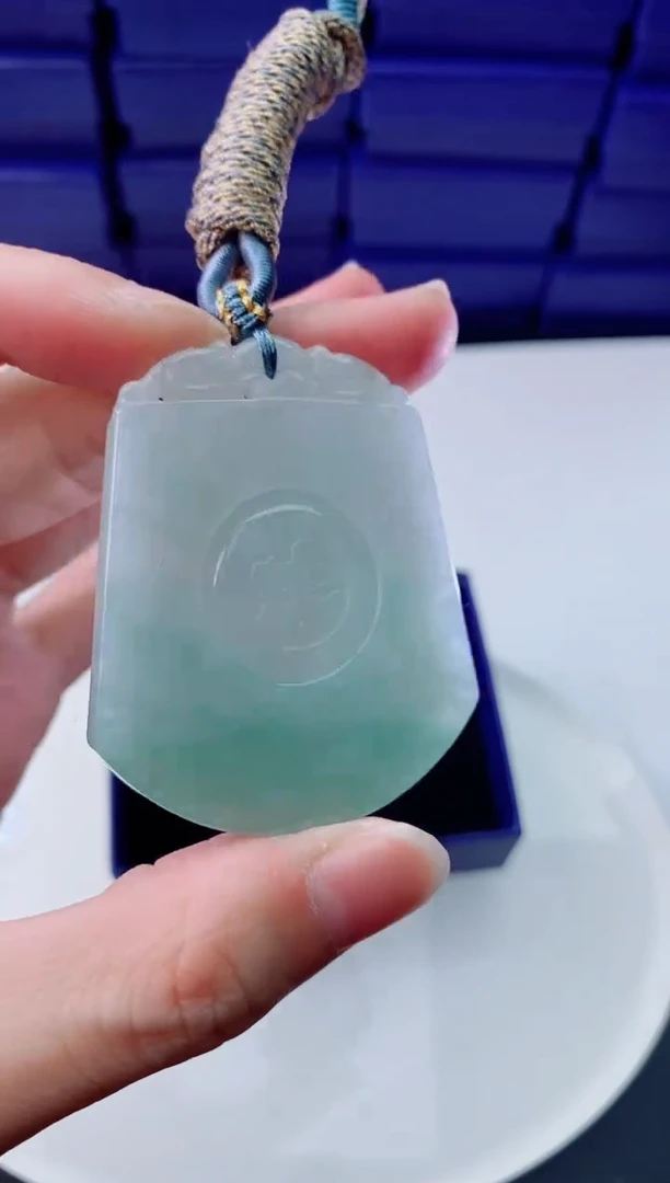【闪购商品】翡翠颈饰未镶嵌         