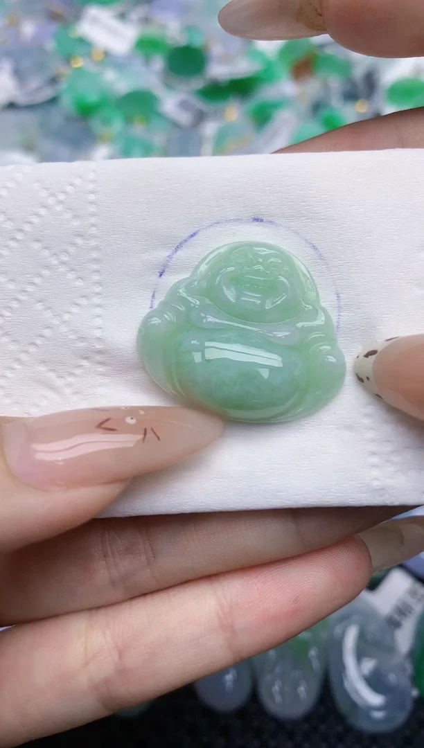 翡翠未镶嵌颈饰    天然翡翠A货