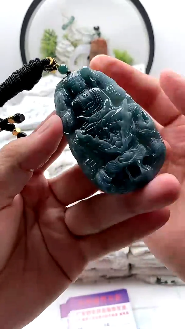 翡翠未镶嵌颈饰大日如来