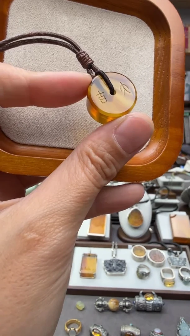 琥珀颈饰未镶嵌大吉吊坠