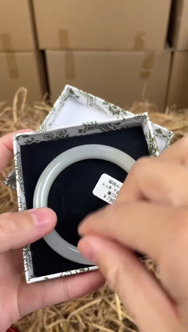 未镶嵌手镯石英质玉A031