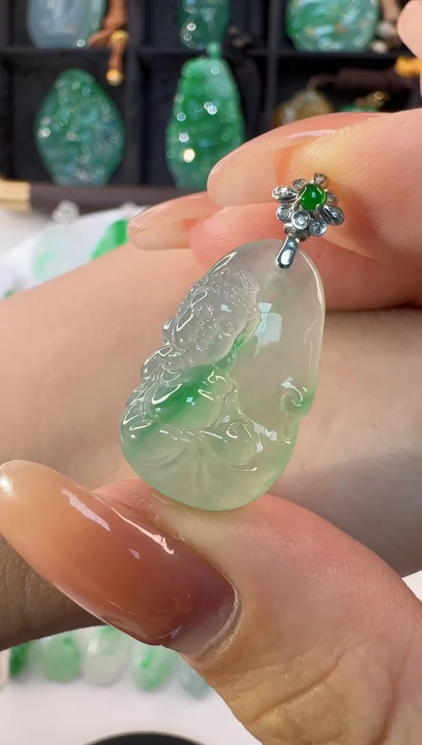 颈饰18K金镶嵌翡翠缅甸A货翡翠