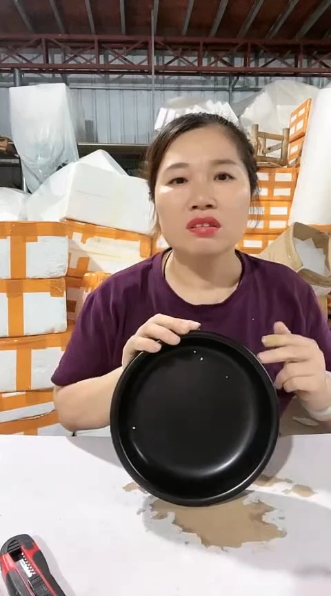 瑕疵22黑色圆煎盘