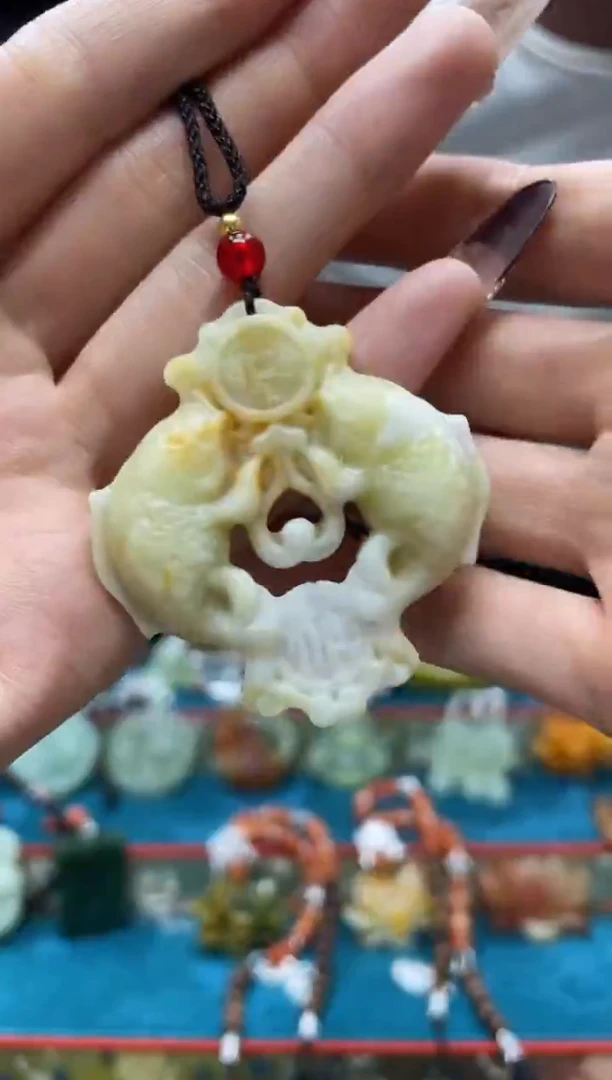 未镶嵌岫玉吊坠·