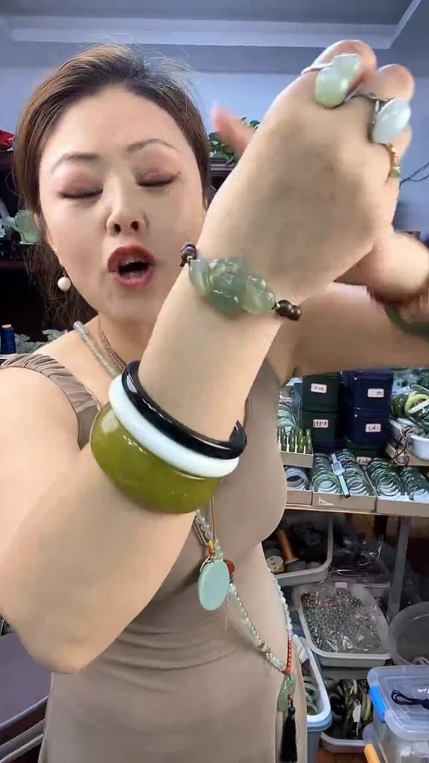 蛇纹石玉未镶嵌护花手牌多样性发货其中之一