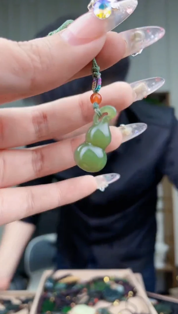 【闪购商品】和田玉挂件未镶嵌拍一发一，多样性发货！