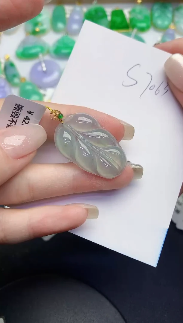 翡翠18K金镶嵌颈饰缅甸天然A货翡翠