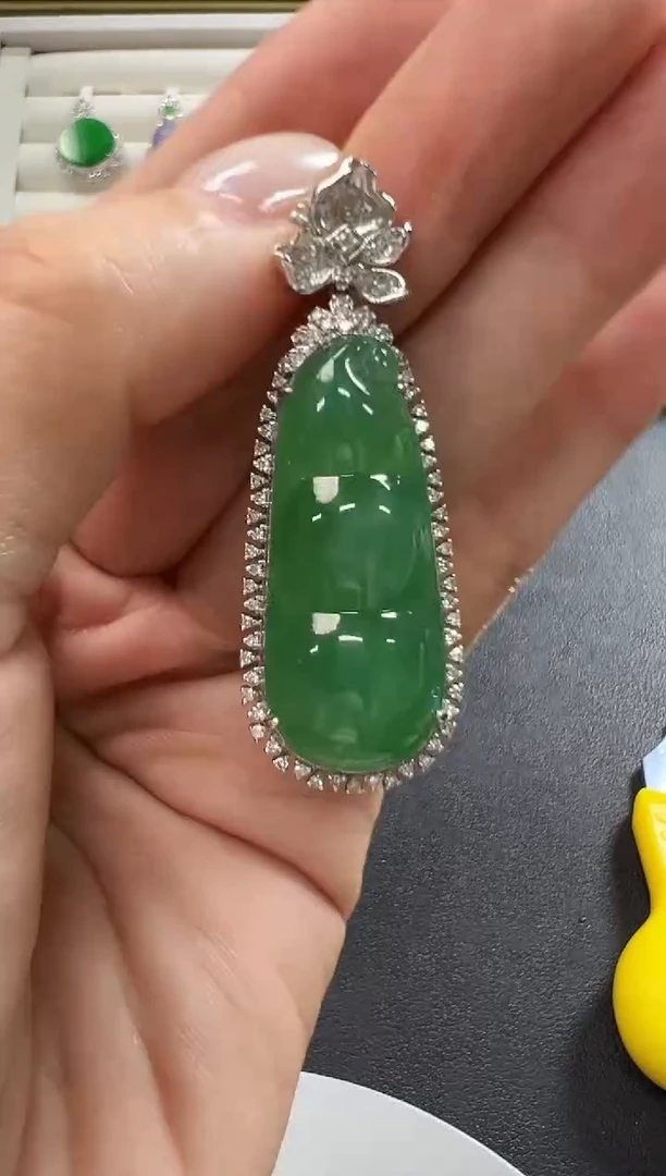 颈饰18K金镶嵌翡翠KYB1212-036