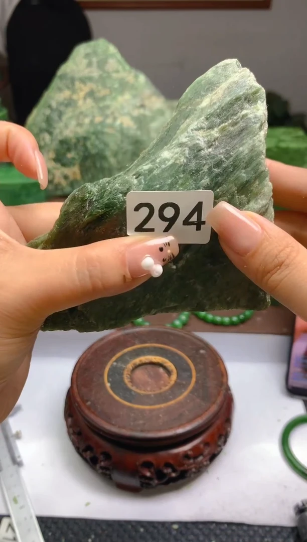 和田玉（碧玉）未镶嵌珠宝半成品1