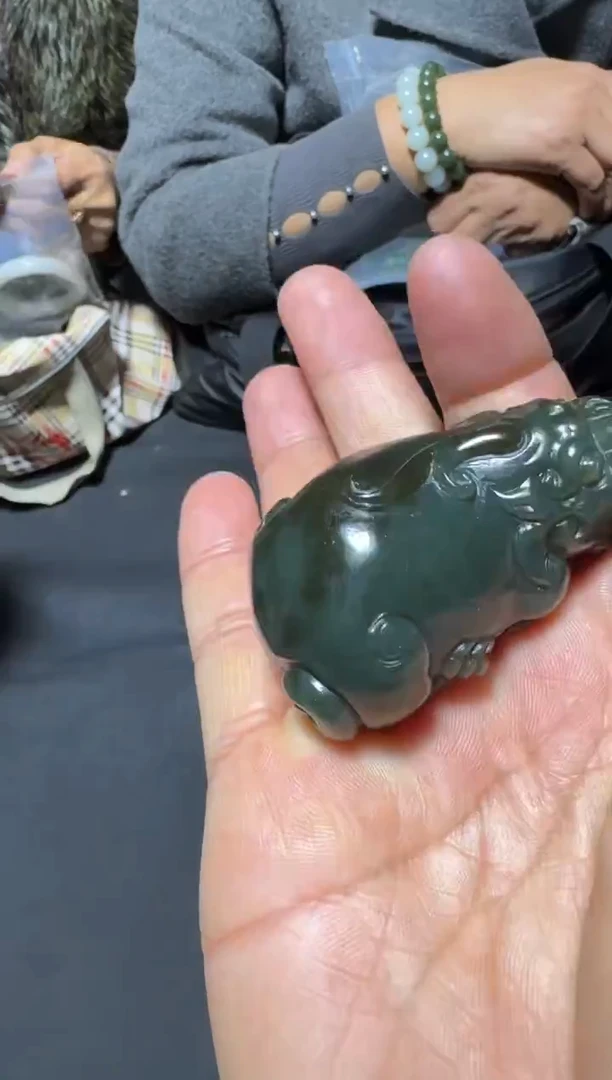 未镶嵌和田玉（糖玉）挂件和田玉