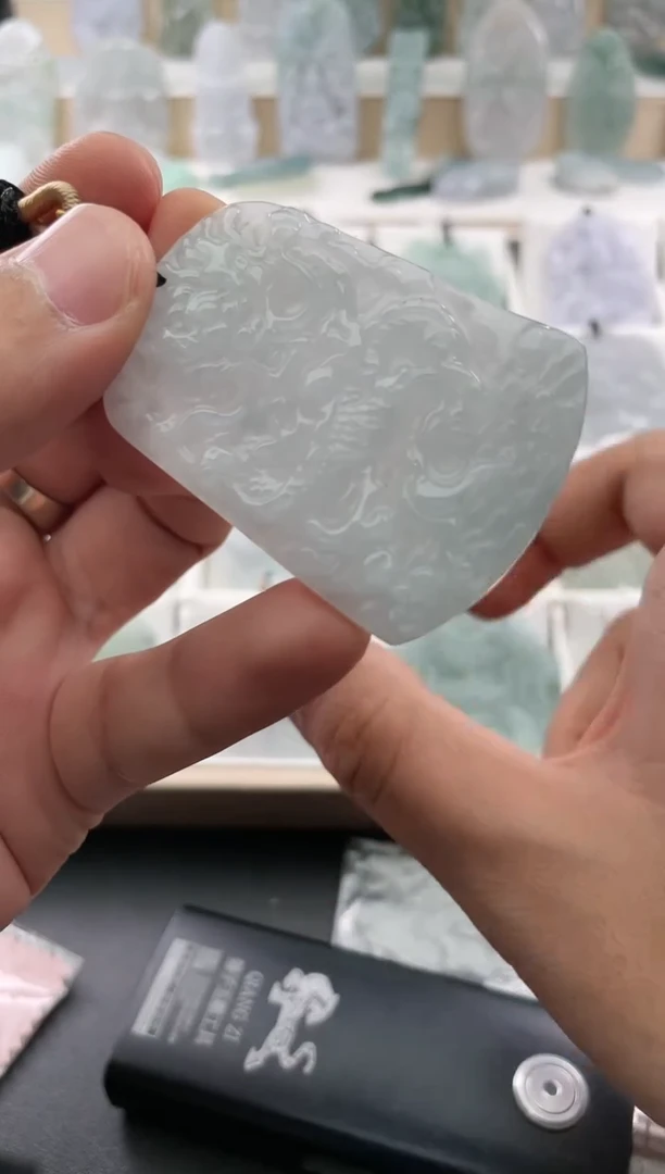 翡翠未镶嵌颈饰..../5/25/ 352