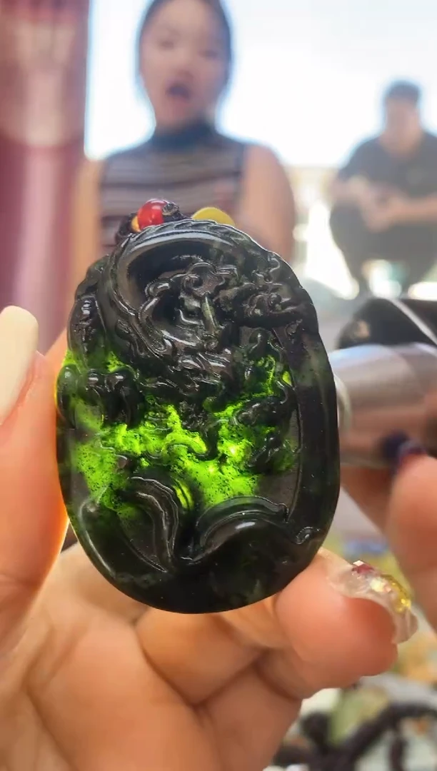 未镶嵌岫玉吊坠