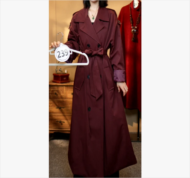 239 酒红色双排扣系带长款风衣