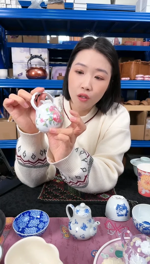 【闪购商品】粉彩桃子提梁壶