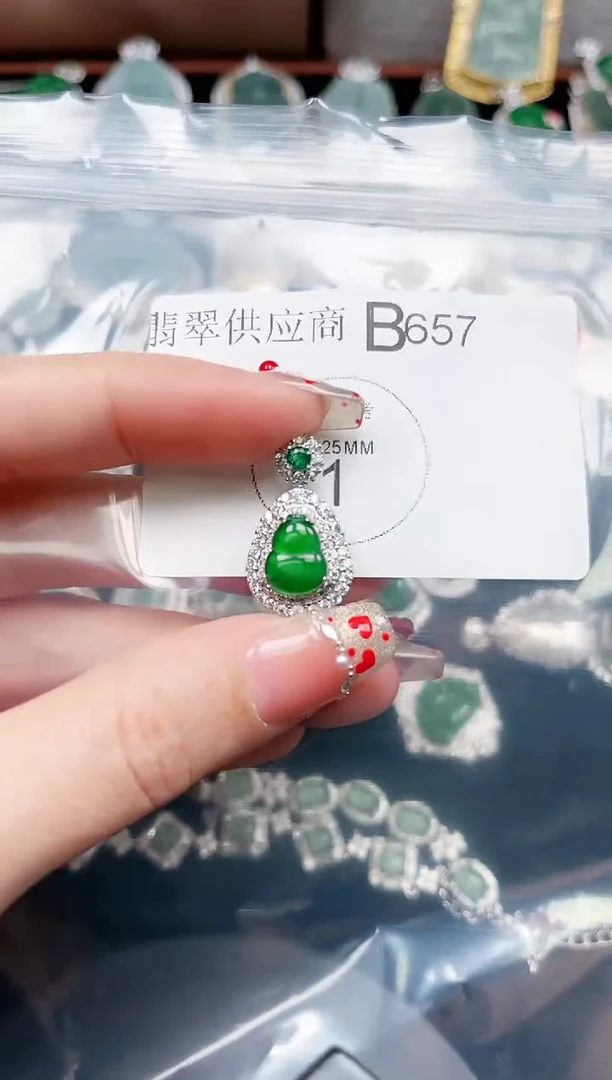 【闪购商品】翡翠颈饰未镶嵌657赠皮绳