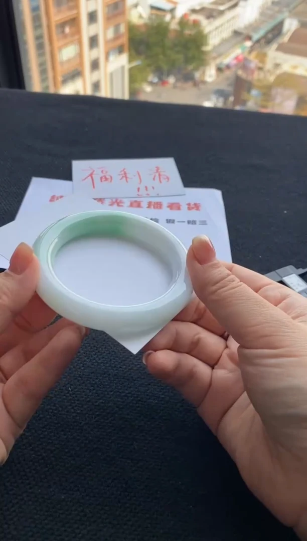 【闪购商品】翡翠手镯未镶嵌买断价XW23015902