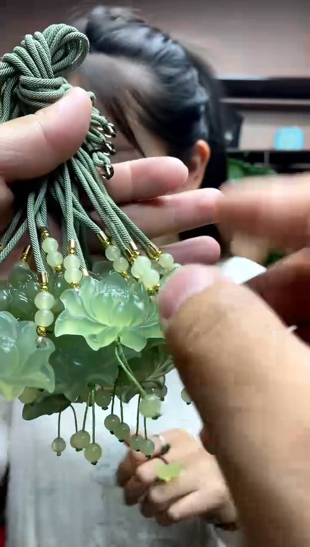 岫玉未镶嵌吊坠多样性发货发其中之一