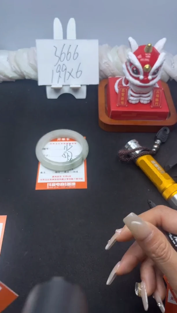 【闪购商品】石英质玉手镯未镶嵌113---57.7
