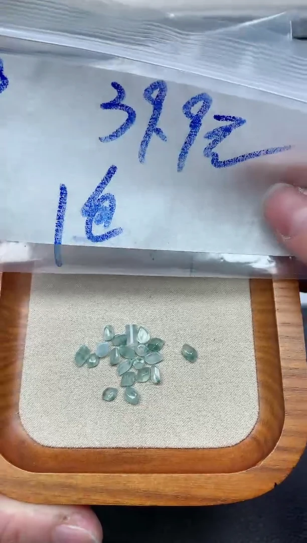 未镶嵌定制翡翠8毛货需精细抛光挂件多样性拍一发一
