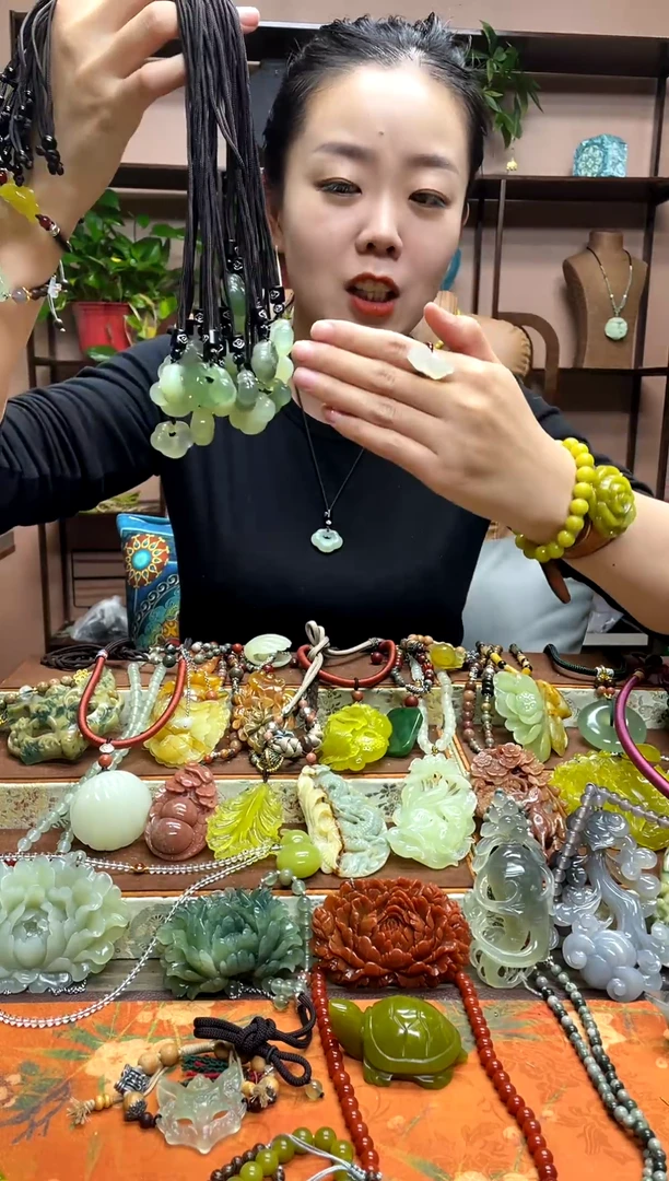 未镶嵌岫玉吊坠多样性发货发其中之一