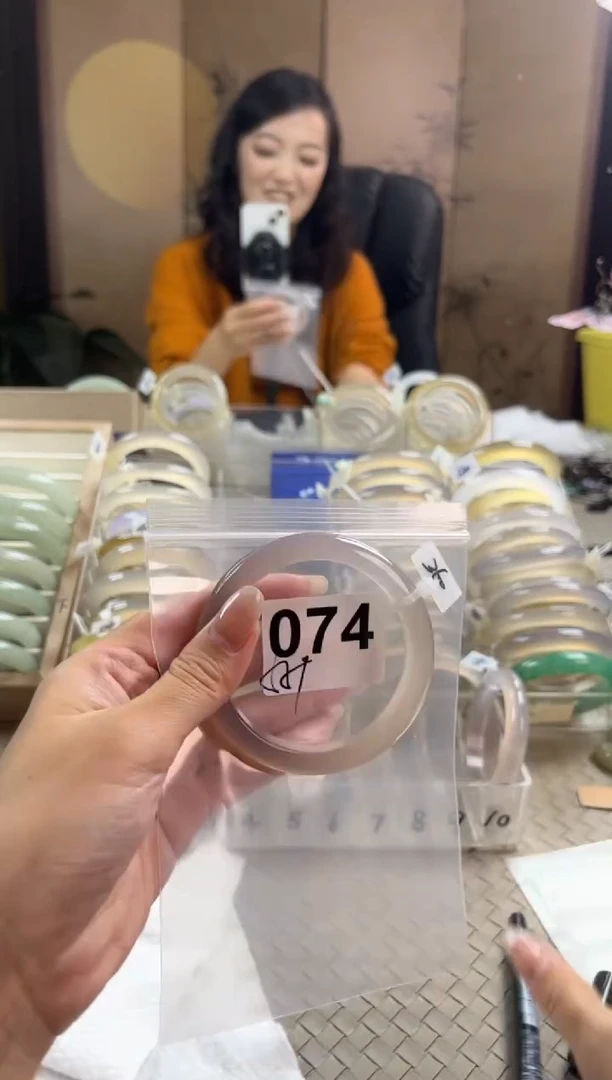 手镯玛瑙/玉髓未镶嵌理*?074