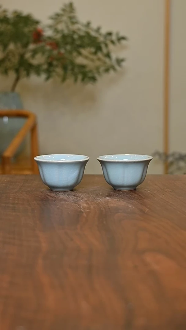 天青釉 葵口杯 微瑕 朱家汝窑款 35ml 两只