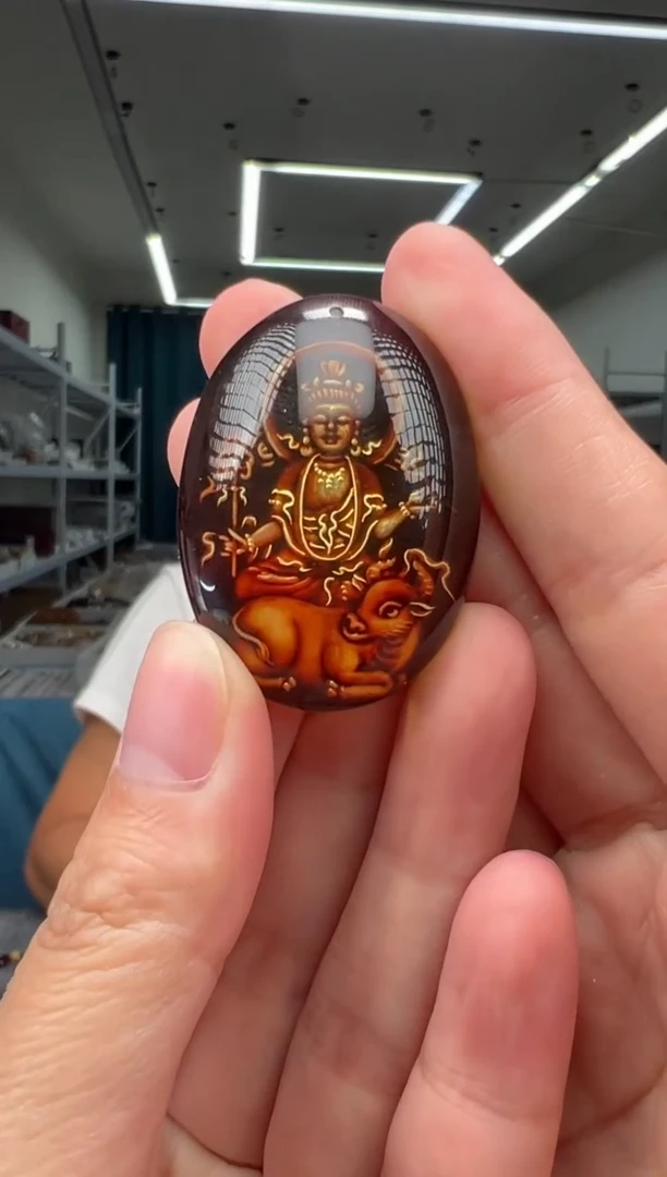 未镶嵌颈饰琥珀守护