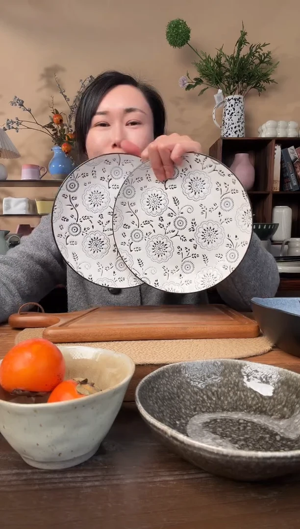 8.5英寸手绘花圆盘2只微瑕