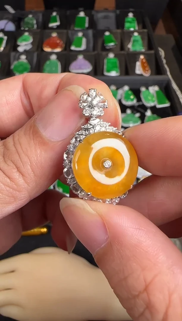 颈饰18K金镶嵌翡翠DL冰黄平安扣