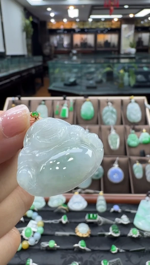 颈饰18K金镶嵌翡翠佛公