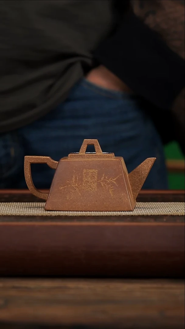 茶壶紫砂方器黑墩头微瑕