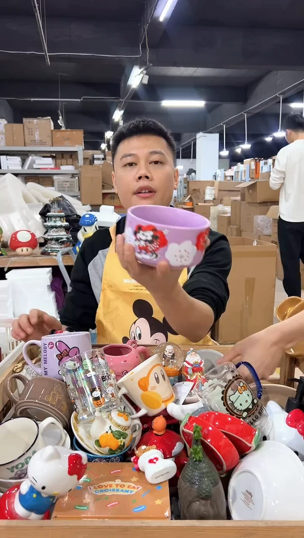 瓷片紫色米奇米妮碗
