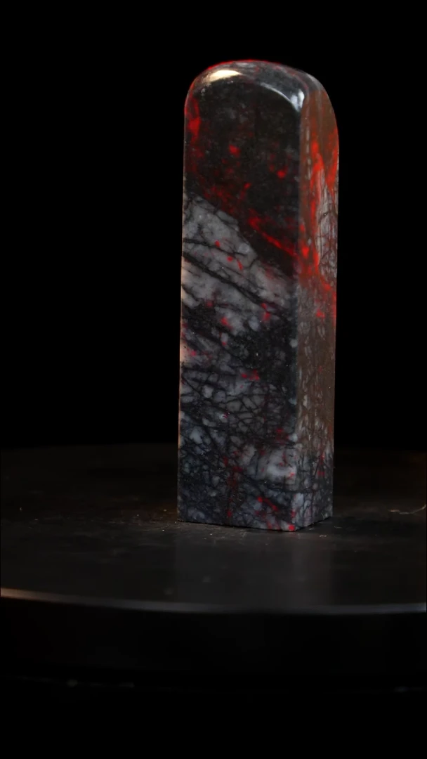 鸡血石梅花鸡血石