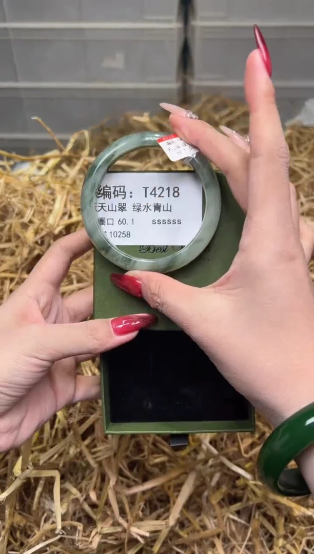 未镶嵌手镯石英质玉T4218