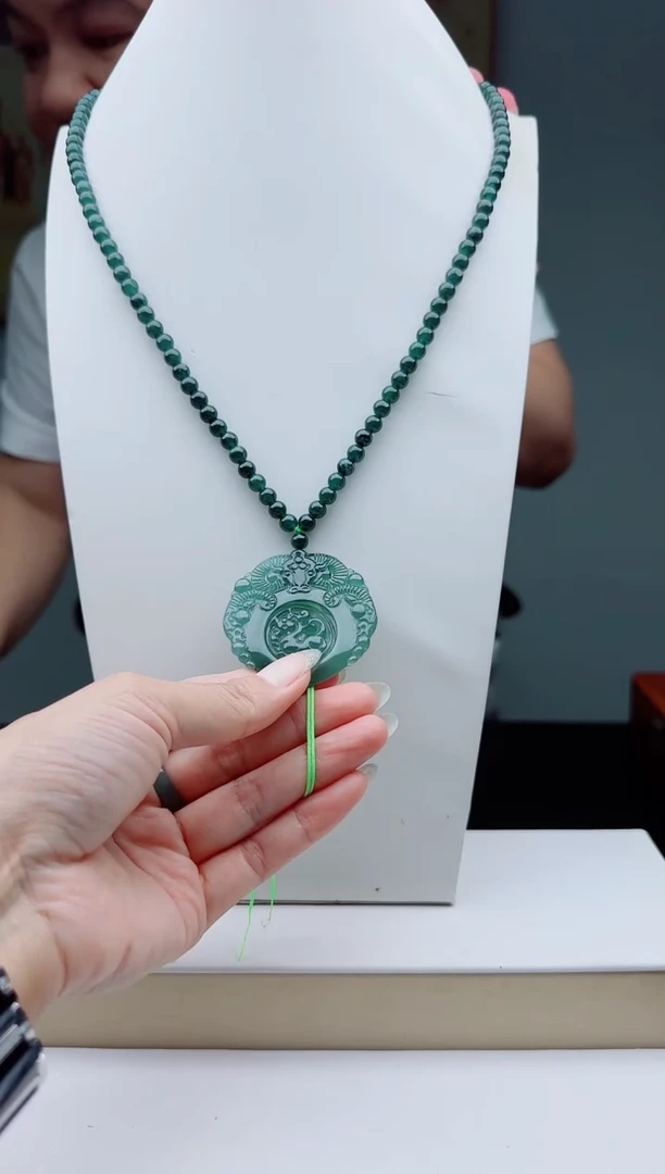 颈饰未镶嵌翡翠多样性发其一
