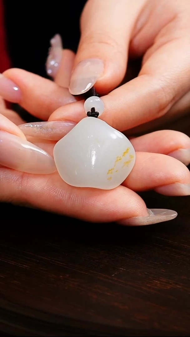 颈饰未镶嵌和田玉圣诞福利原籽吊坠